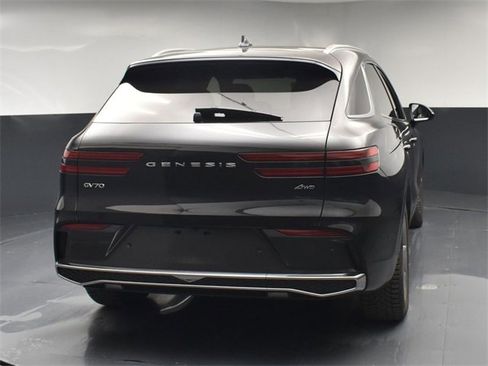 Used 2026 Genesis GV70 2.5T Advanced image 8