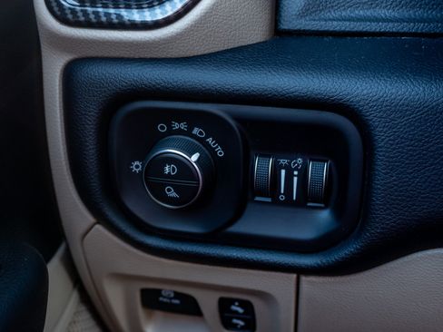 Used 2019 RAM 1500 Big Horn RWD image 26