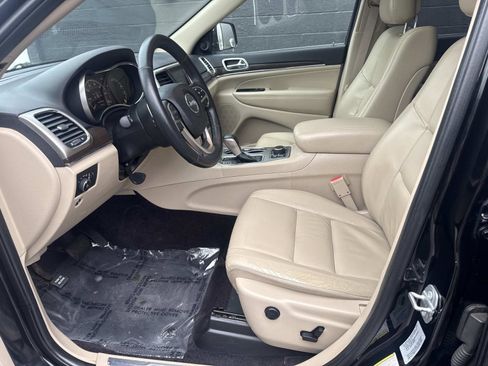 Used 2017 Jeep Grand Cherokee Limited image 19