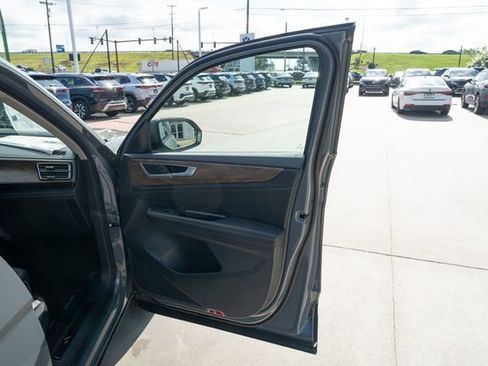 New 2026 Volkswagen Atlas SE FWD image 17