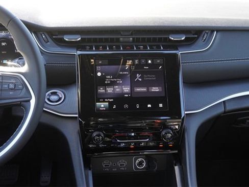 New 2025 Jeep Grand Cherokee Laredo image 15