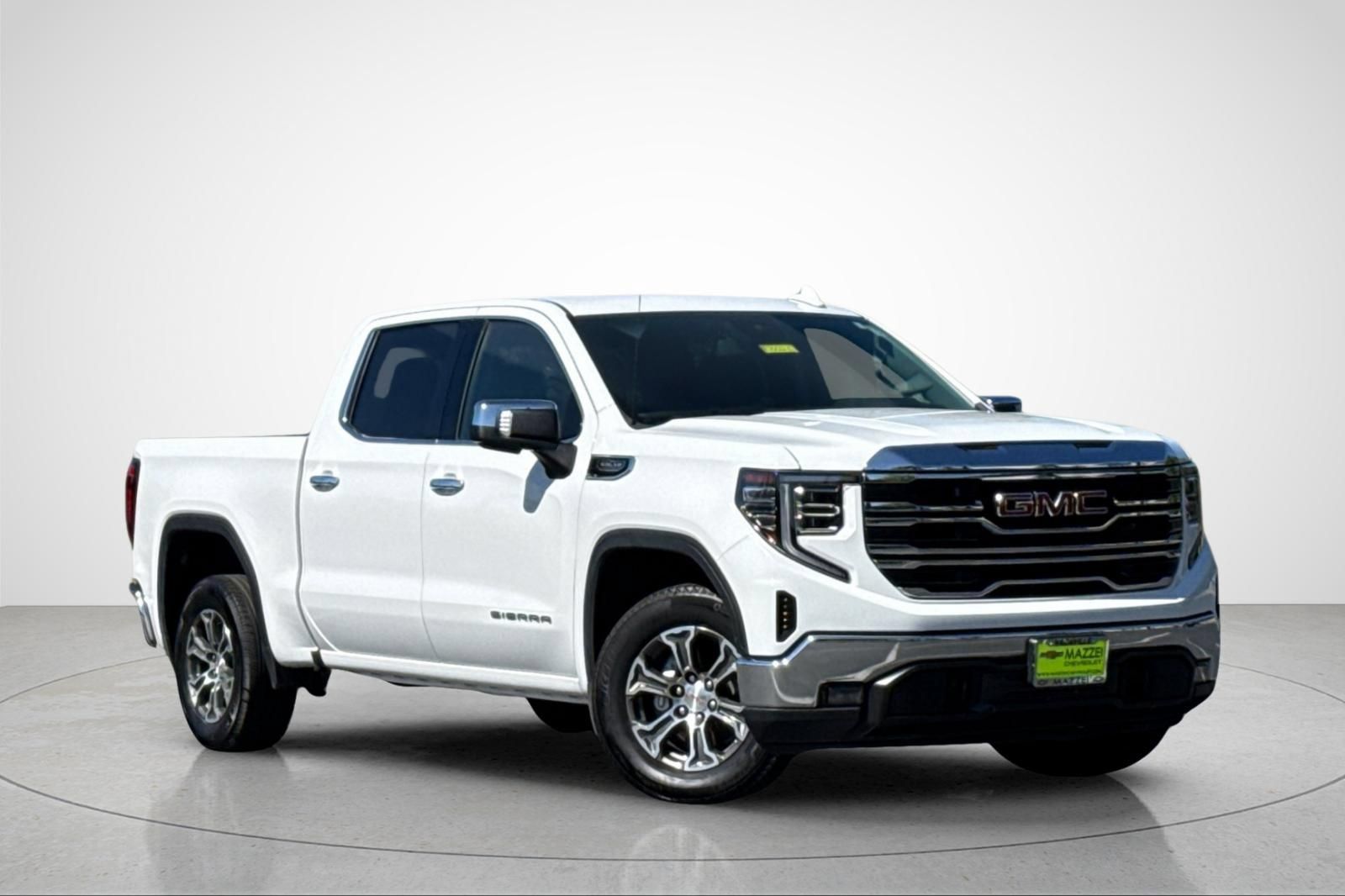 Used 2026 GMC Sierra 1500 SLT RWD image 2