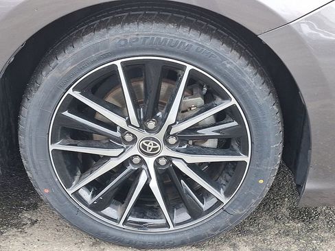 Used 2021 Toyota Camry SE w/ Cold Weather Package image 9