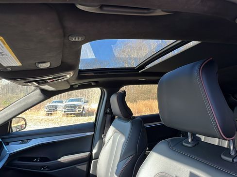 Used 2024 Jeep Wagoneer Launch Edition image 19