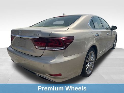 Used 2015 Lexus LS 460 w/ Comfort Package RWD image 8