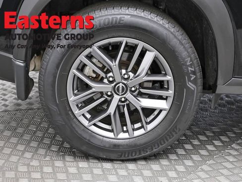 Used 2023 Nissan Rogue S AWD/4WD image 30