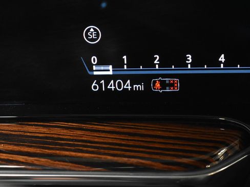 Used 2023 Cadillac Escalade ESV Premium Luxury w/ LPO, Floor Liner Package AWD/4WD image 24