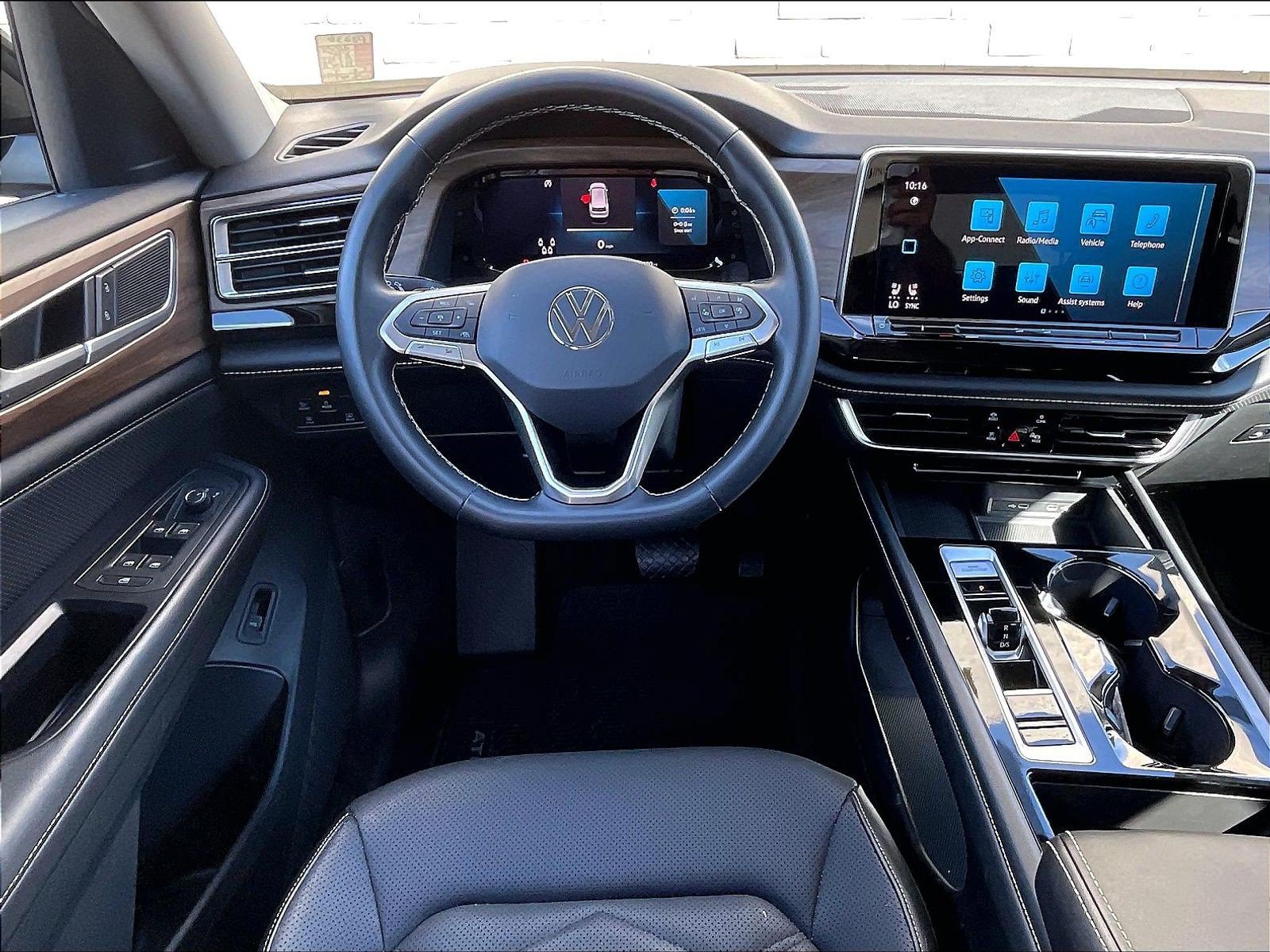 Certified 2024 Volkswagen Atlas SE FWD image 4