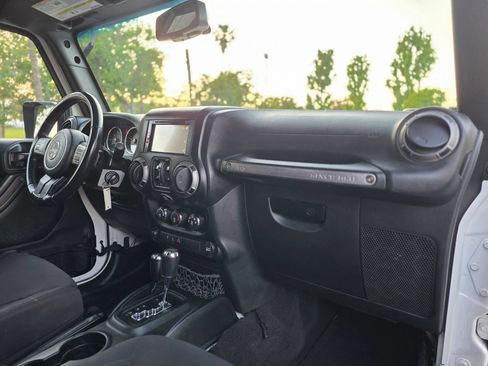 Used 2017 Jeep Wrangler Unlimited Sport w/ Quick Order Package 24S AWD/4WD image 15