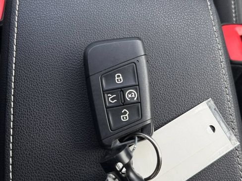 Used 2023 Volkswagen Tiguan SE AWD/4WD image 43