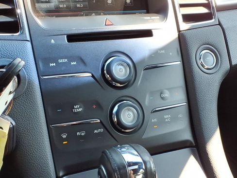 Used 2014 Ford Taurus SEL w/ Equipment Group 201A FWD image 19