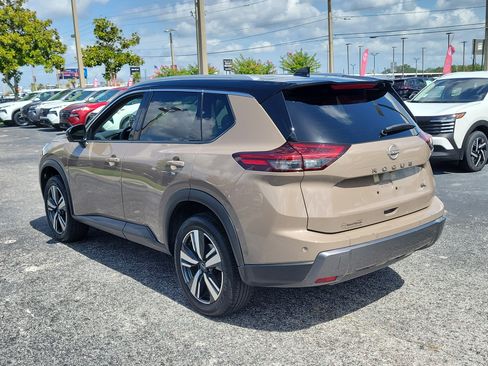 Certified 2025 Nissan Rogue SL FWD image 8