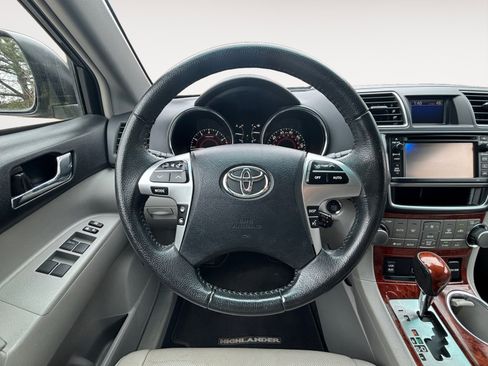 Used 2013 Toyota Highlander Limited image 12