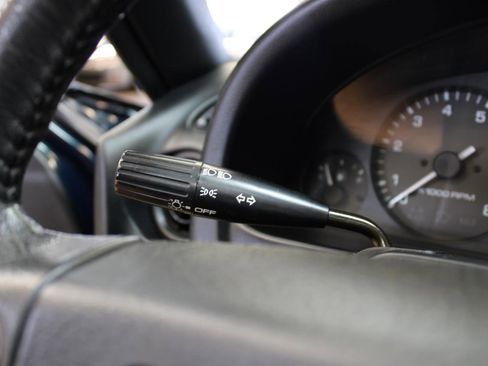 Used 1996 MAZDA MX-5 Miata RWD image 35