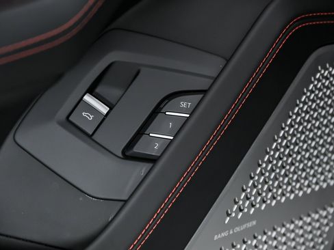 Used 2021 Lamborghini Urus AWD/4WD image 19