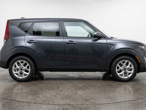 Used 2025 Kia Soul LX w/ LX Technology Package FWD image 11