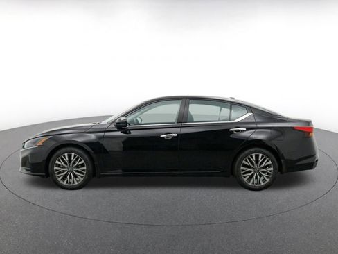 Used 2025 Nissan Altima 2.5 SV FWD image 5