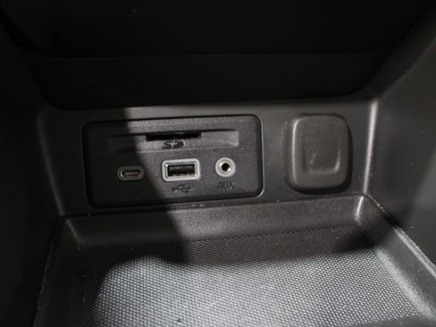 Used 2024 GMC Terrain SLT image 23