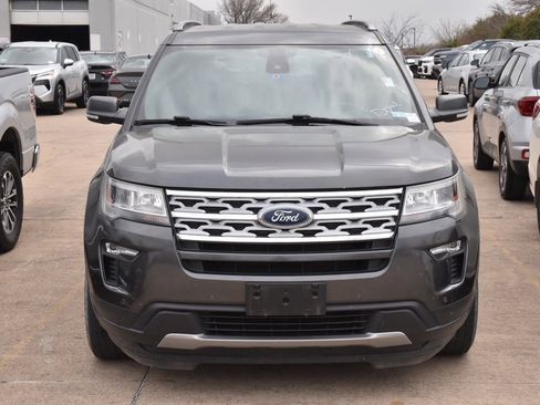 Used 2019 Ford Explorer XLT image 3