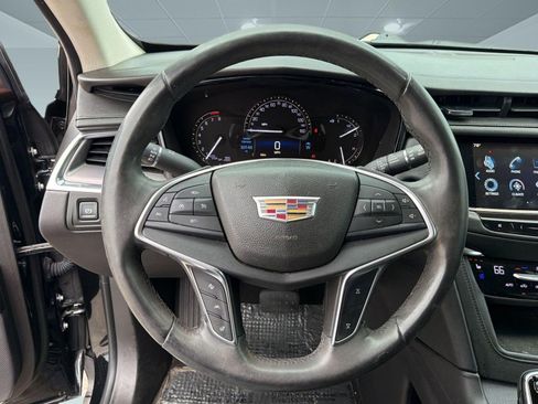Used 2017 Cadillac XT5 Premium Luxury w/ LPO, Wheel Lock Package FWD image 16