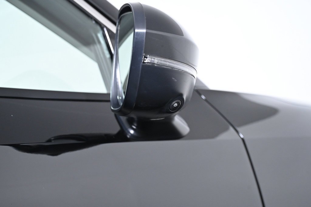 Certified 2025 Nissan Kicks SR AWD/4WD image 11