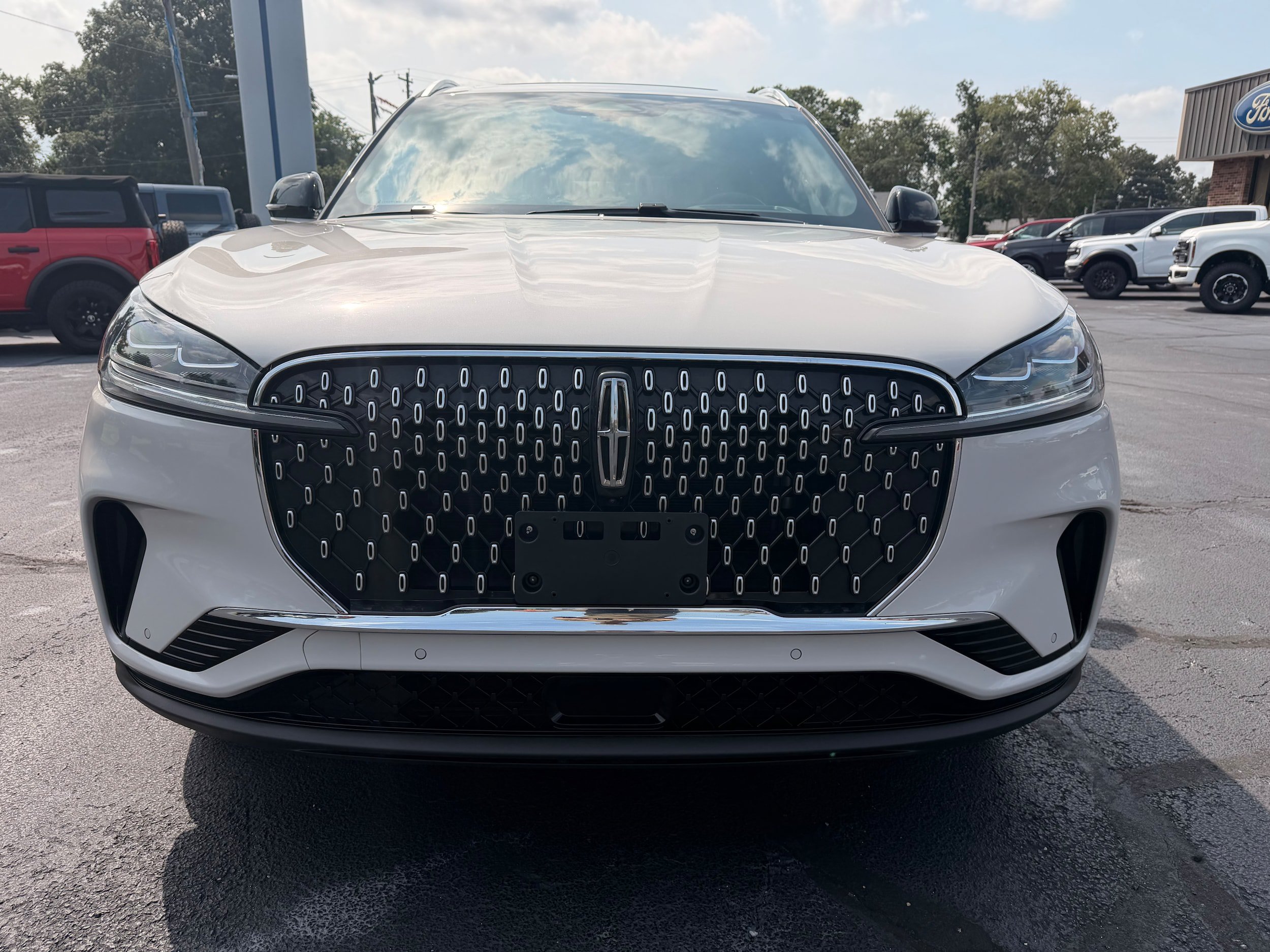 Used 2025 Lincoln Aviator Reserve w/ Equipment Group 201A AWD/4WD image 3