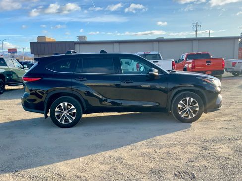 Used 2021 Toyota Highlander XLE image 7