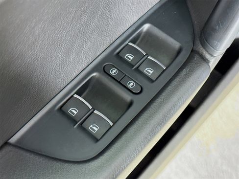 Used 2014 Volkswagen Touareg VR6 image 17