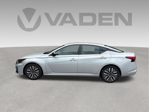 Used 2024 Nissan Altima 2.5 SV FWD image 22