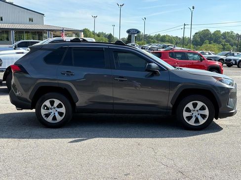 Used 2020 Toyota RAV4 LE FWD image 3