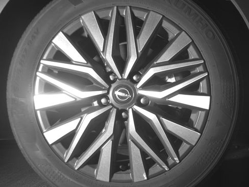 Used 2025 Nissan Altima 2.5 SV FWD image 13