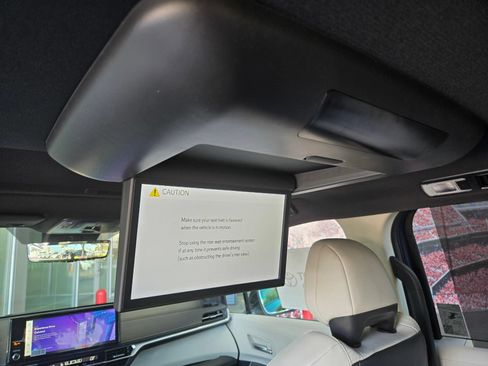 Certified 2026 Toyota Sienna Limited FWD image 13