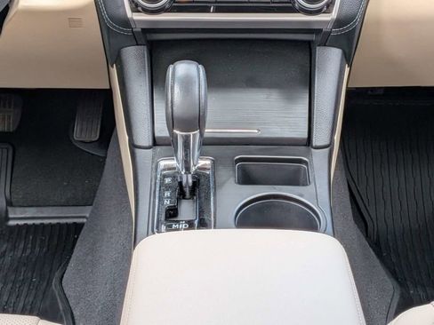 Used 2018 Subaru Outback 2.5i Limited AWD/4WD image 23