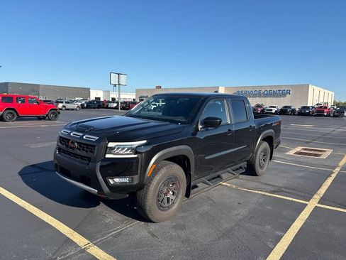 Used 2025 Nissan Frontier PRO-4X AWD/4WD image 4