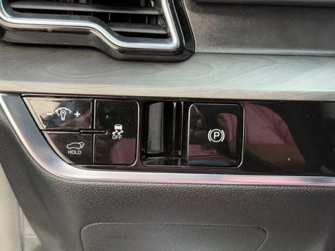 Used 2025 Kia Sportage X-Line w/ Premium Package image 35