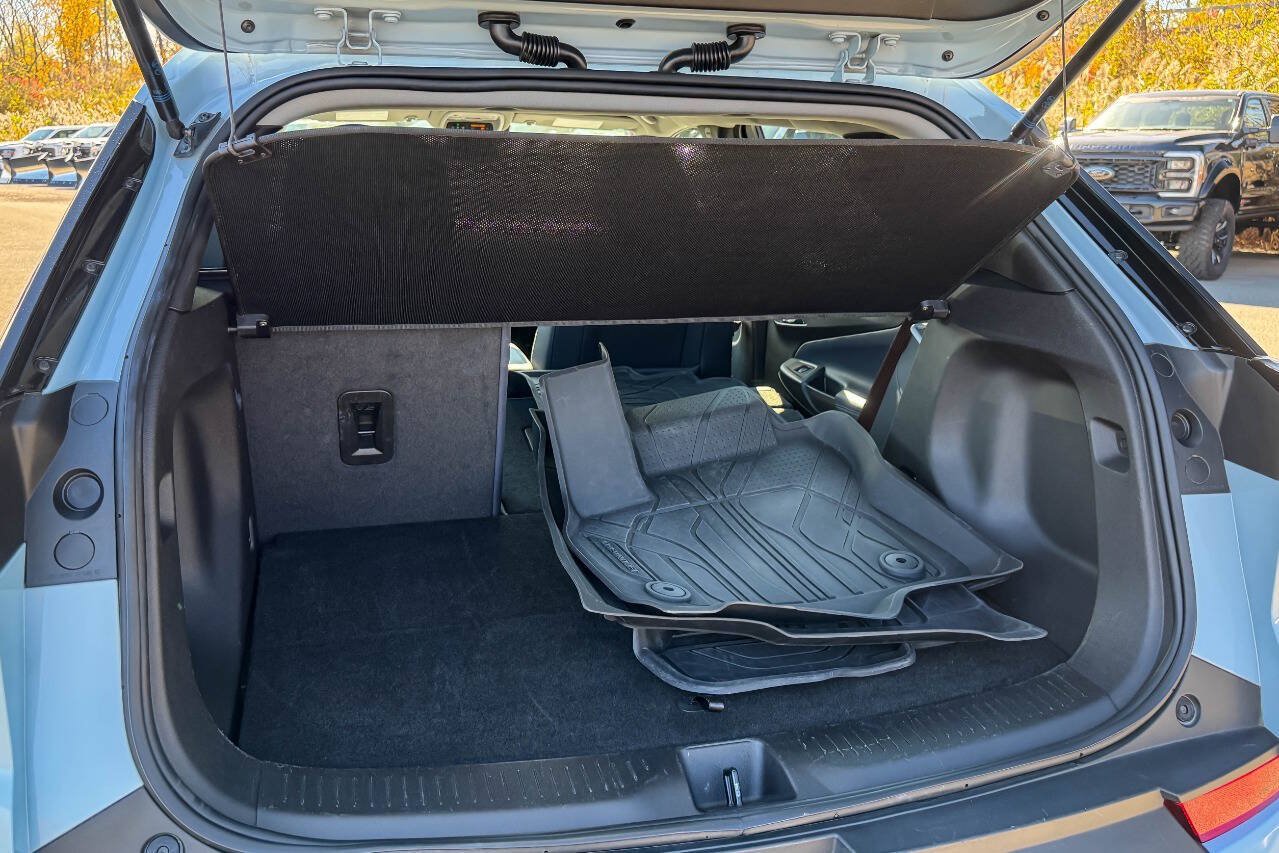 Used 2022 Chevrolet Bolt EUV LT w/ Convenience Package FWD image 15