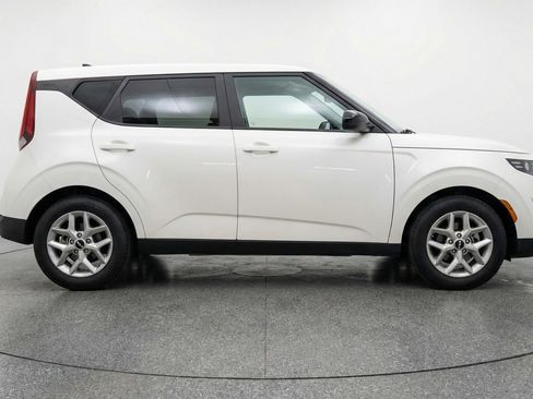 Used 2025 Kia Soul LX w/ LX Technology Package image 8