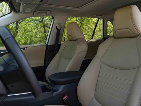 Used 2025 Toyota RAV4 Limited image 17