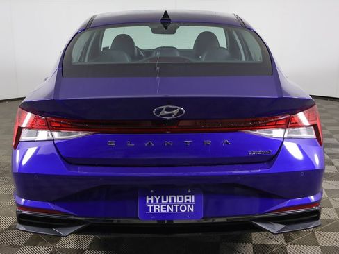 Certified 2023 Hyundai Elantra Limited w/ Preferred Accessory Package image 39