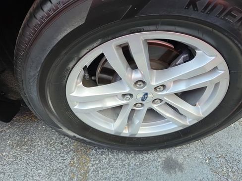 Used 2023 Ford Explorer XLT RWD image 6