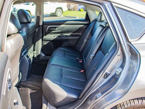 Used 2017 Nissan Altima 3.5 SL w/ 3.5SL Technology Package image 14