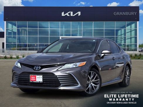 Used 2024 Toyota Camry XLE FWD image 1