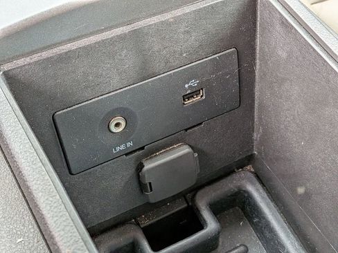 Used 2013 Ford Edge SEL image 25