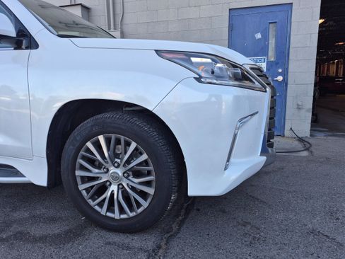 Used 2018 Lexus LX 570 4WD image 16