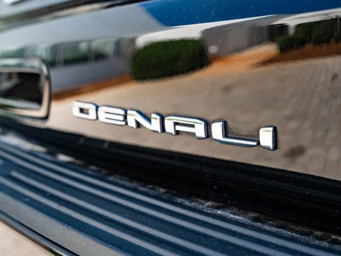 Used 2021 GMC Yukon Denali w/ Denali Premium Package AWD/4WD image 22