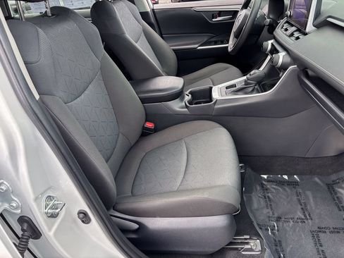 Used 2025 Toyota RAV4 XLE AWD/4WD image 35