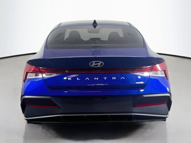 Used 2025 Hyundai Elantra Hybrid FWD image 21