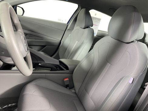 Used 2021 Hyundai Elantra SE FWD image 16