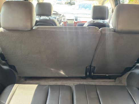 Used 2012 Cadillac Escalade Luxury AWD/4WD image 16