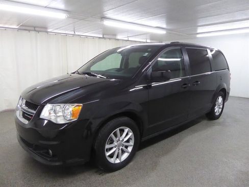 Used 2018 Dodge Grand Caravan SXT image 3